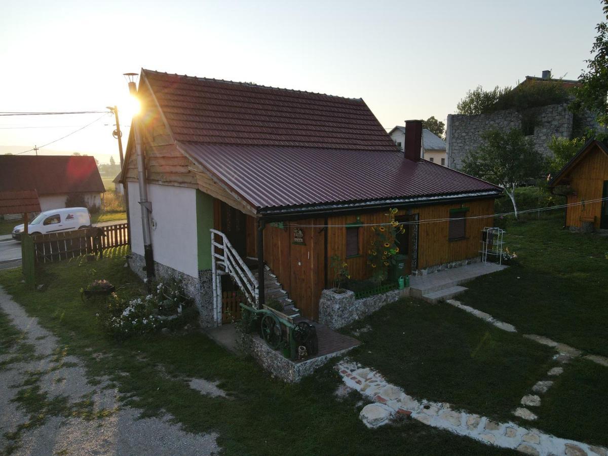 Ivona - Kuca Za Odmor Perusic - Stara Lika Lägenhet Exteriör bild