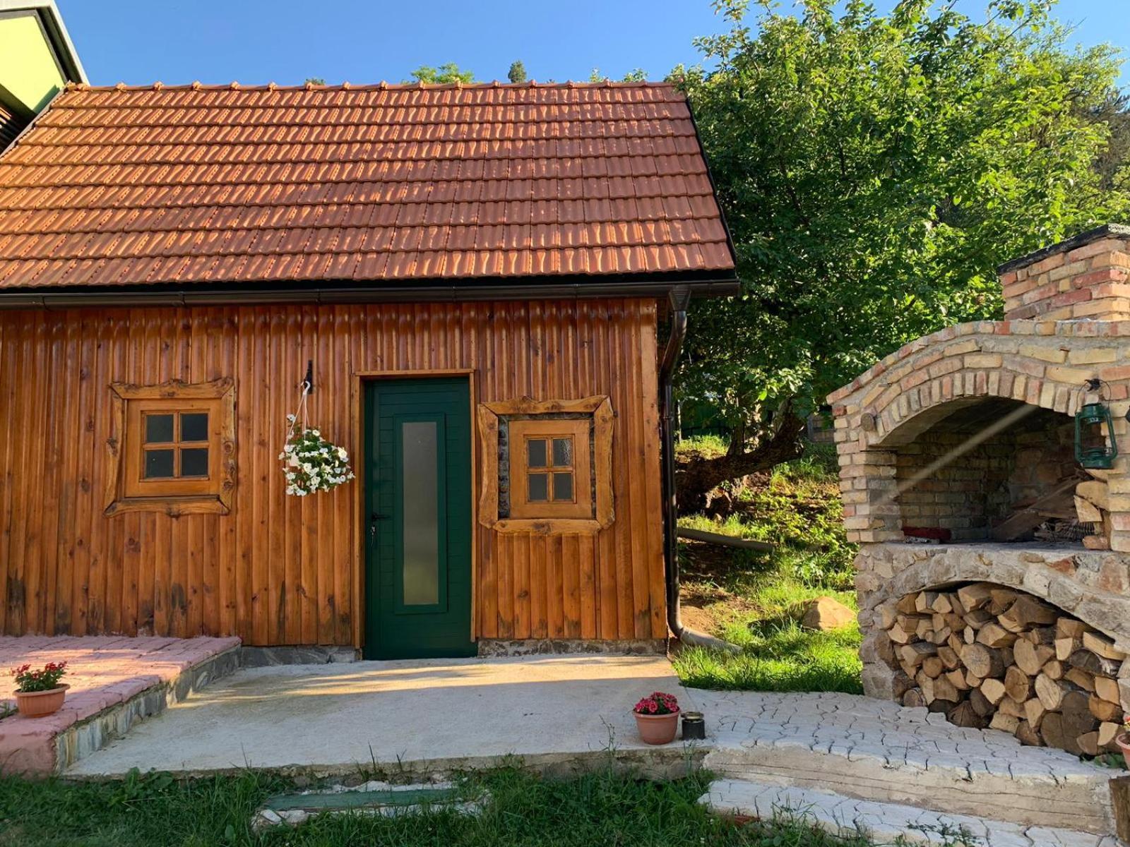 Ivona - Kuca Za Odmor Perusic - Stara Lika Lägenhet Exteriör bild